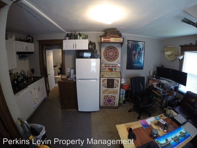 Building Photo - 735 Quincy St NE