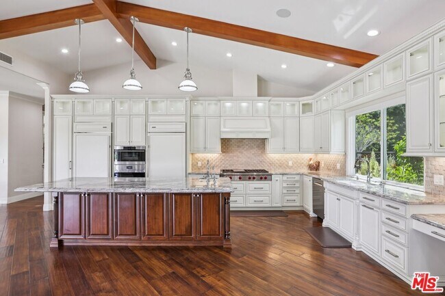 Building Photo - 27048 Triumph Ave