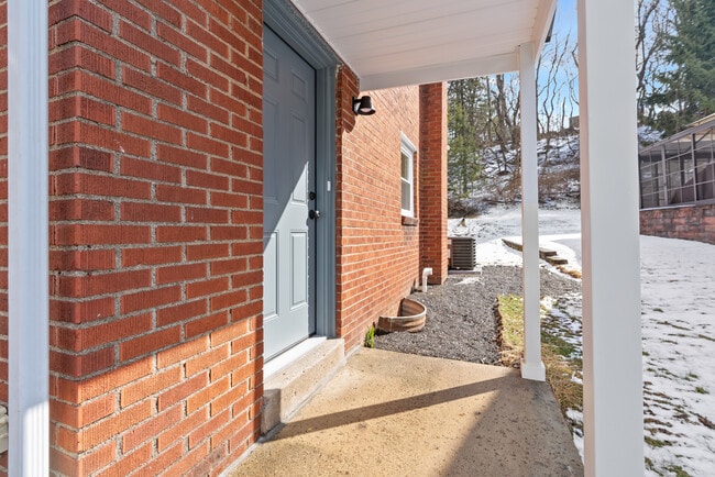 Building Photo - 4484 Scherling St