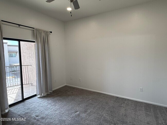 Building Photo - 2028 E River Rd