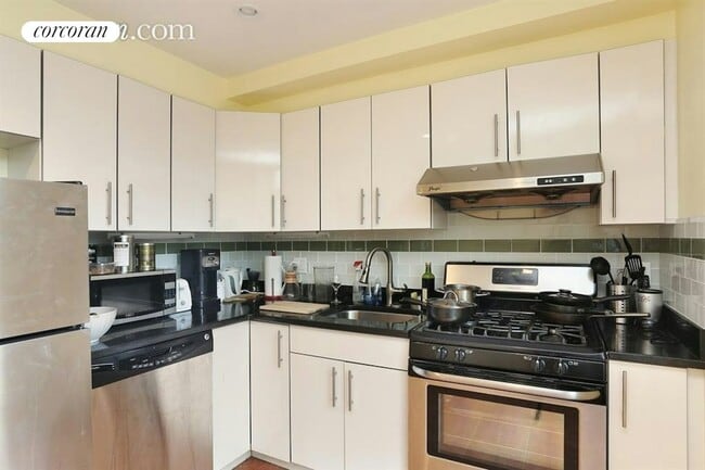 Building Photo - 24 Henry St