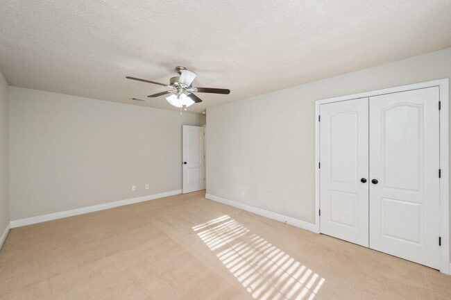 Building Photo - 654 Territory Ln