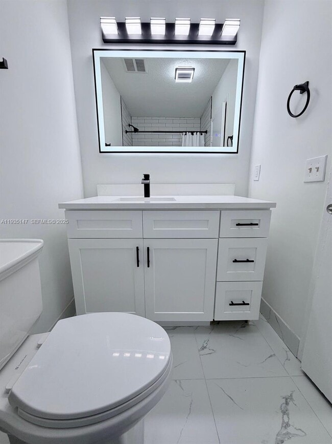 Building Photo - 10722 La Placida Dr