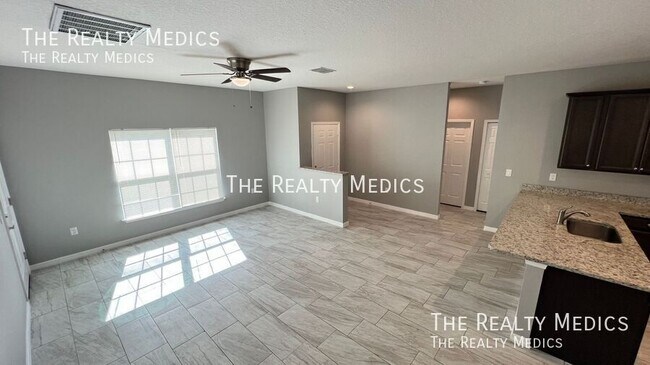 Building Photo - 1247 San Matio St