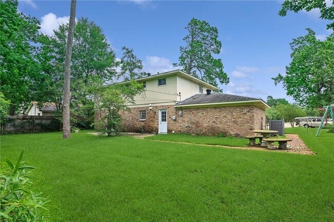 Building Photo - 1549 Eastwood Dr