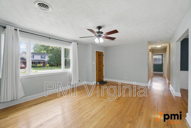 Building Photo - 4012 Nina Dr