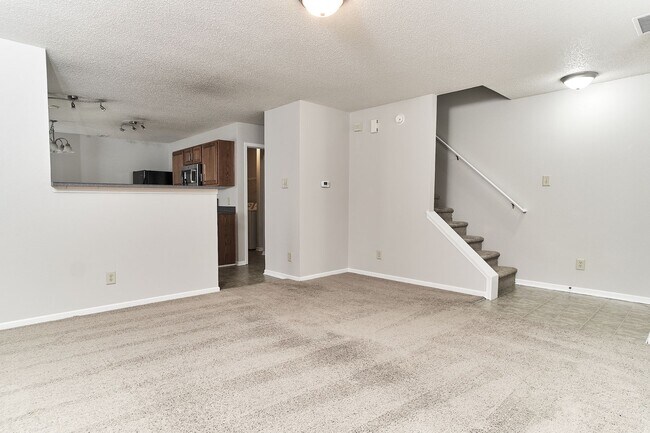 Building Photo - 3 BD + Loft in HSE Schools!