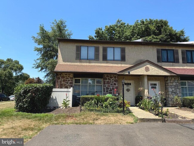 Building Photo - 2031 Jason Dr