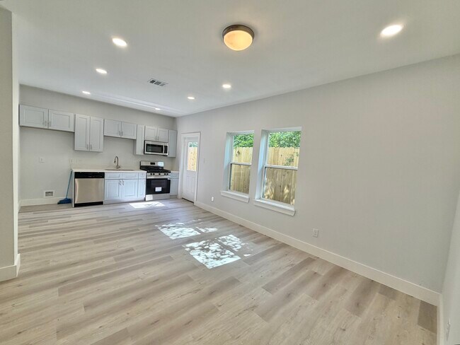 Building Photo - 3533 Alderfer St