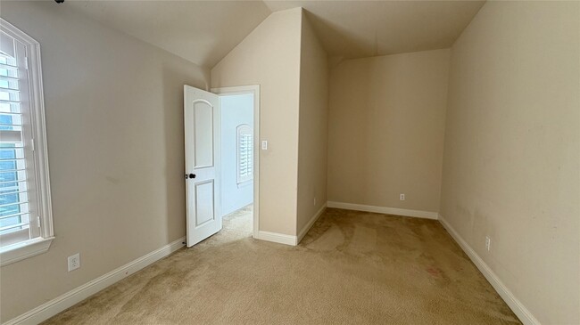 Building Photo - 6728 S Fork Dr