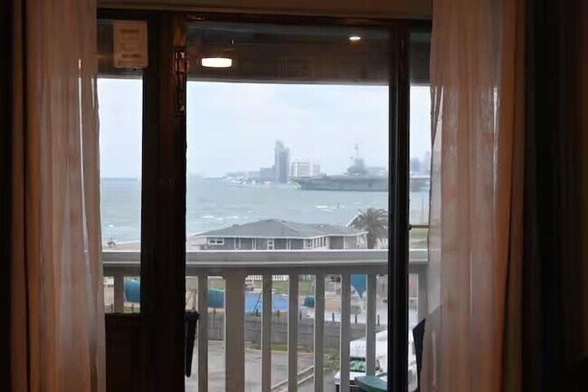 Building Photo - 3938 Surfside Blvd