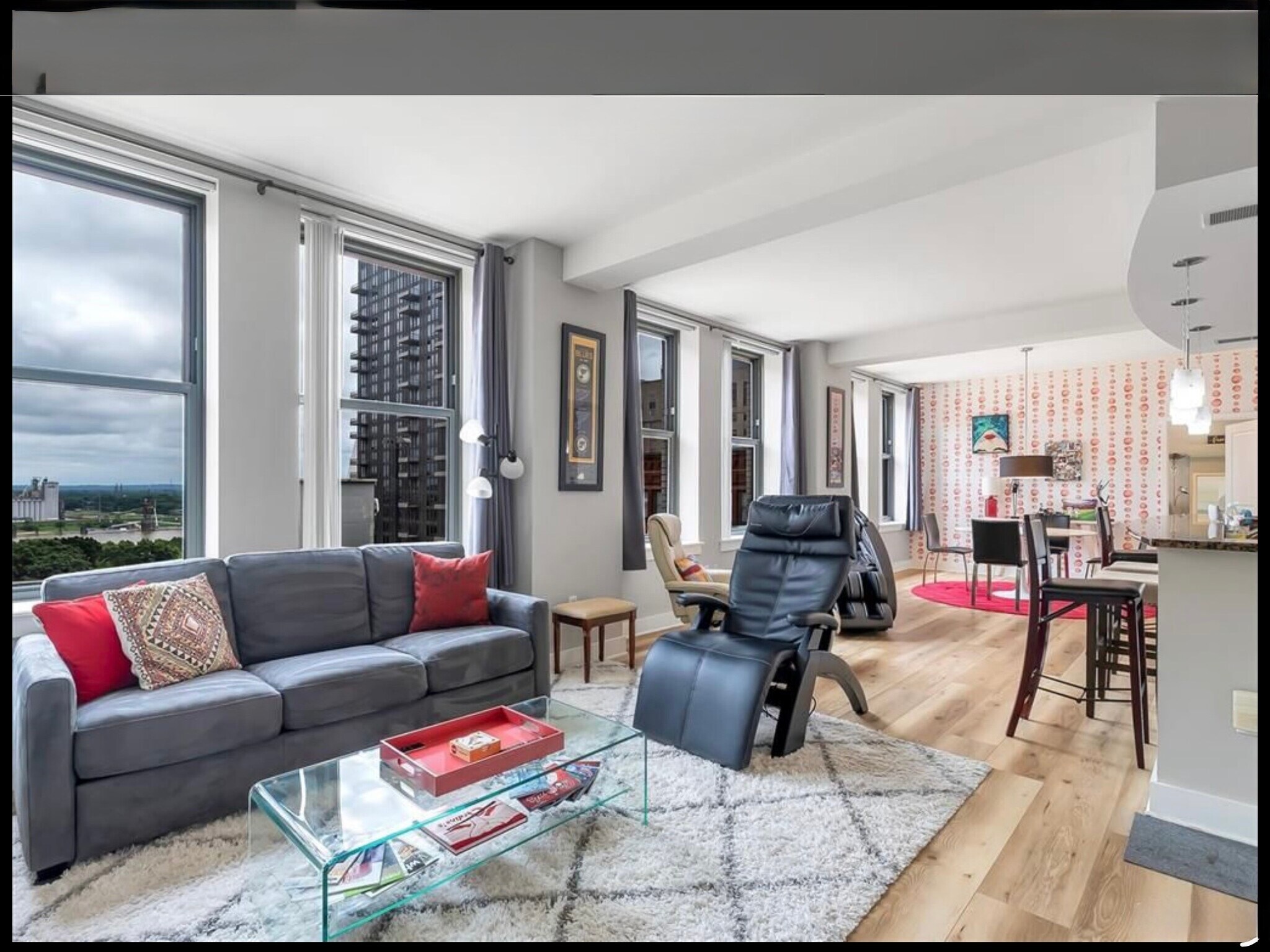 Building Photo - 314 N Broadway