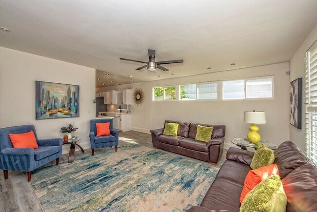 Building Photo - Beautiful Bungalow Home with Heated Pool on Golf Course