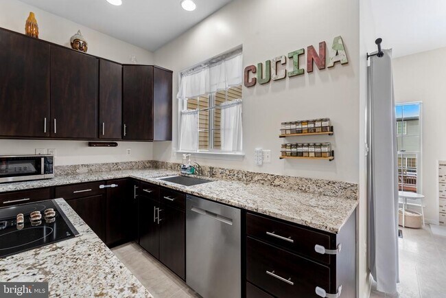 Building Photo - 2552 Blue Water Blvd