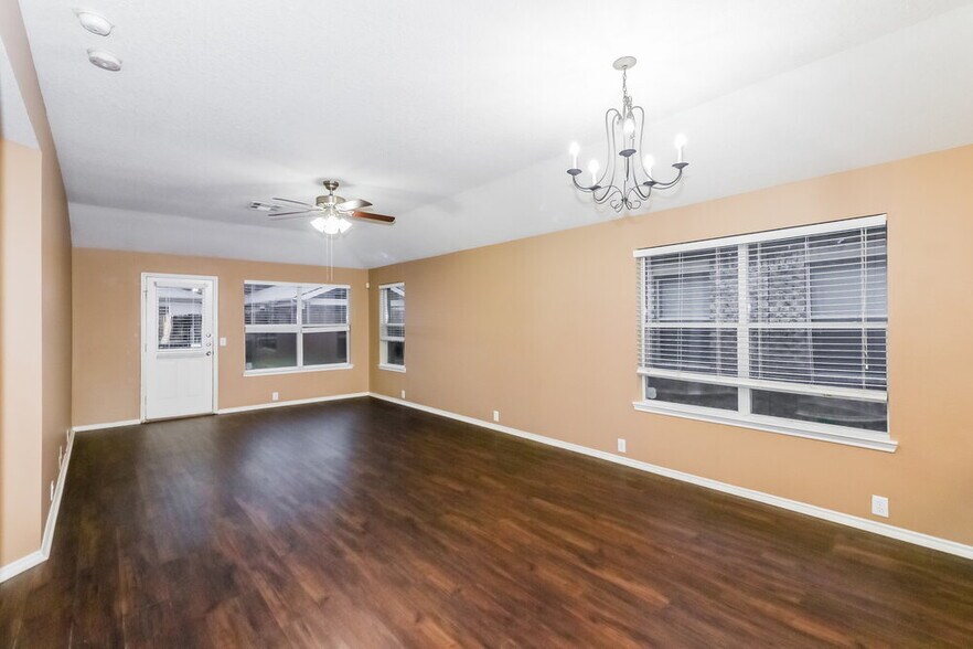 Building Photo - 5807 Baldwin Elm St