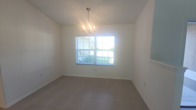 Building Photo - Spacious 3 bed, 2 bath Palm Coast Home min...