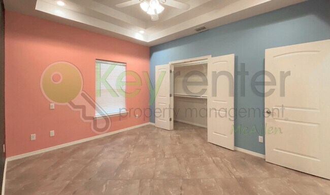 Building Photo - Beautiful 4 Bedroom- 3.5 Bathroom Home in Alamo, TX