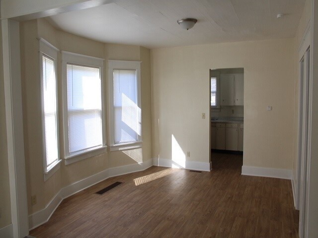 Building Photo - 978 Pavone St