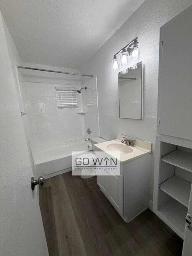 Building Photo - 1537 W Pierce St