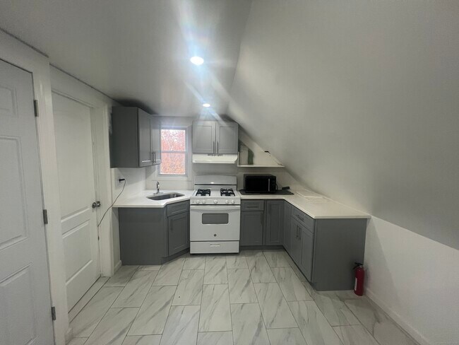 Building Photo - 381 Shelton Ave