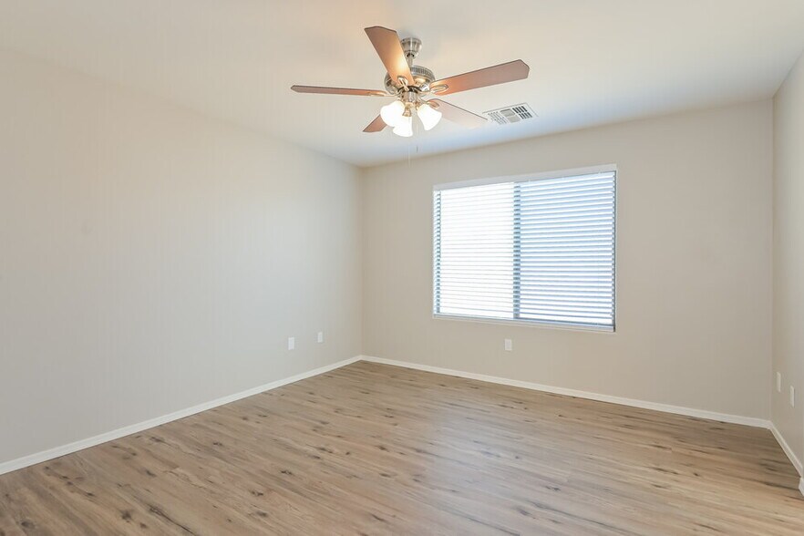 Building Photo - 7103 S Providence Dr