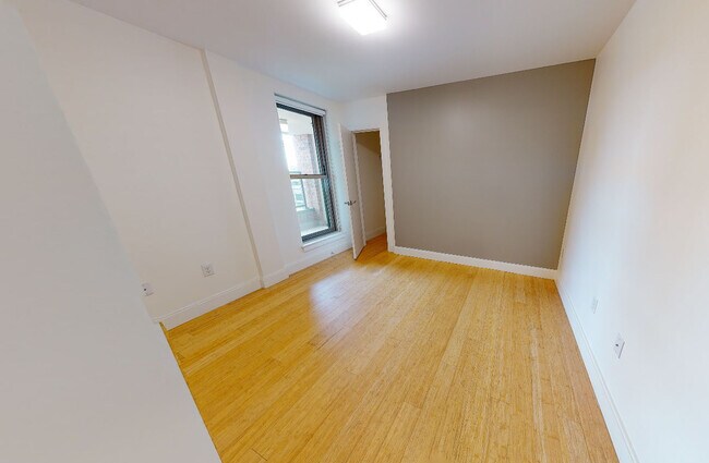 Building Photo - 64 Ashford St