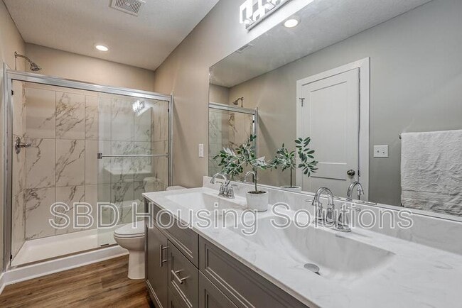 Building Photo - 2909 S Harvard Ave