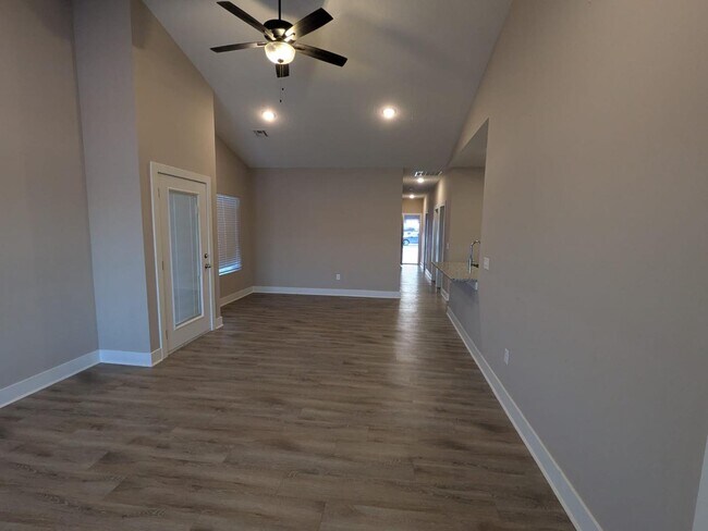 Building Photo - 5224 N Cypress Cir