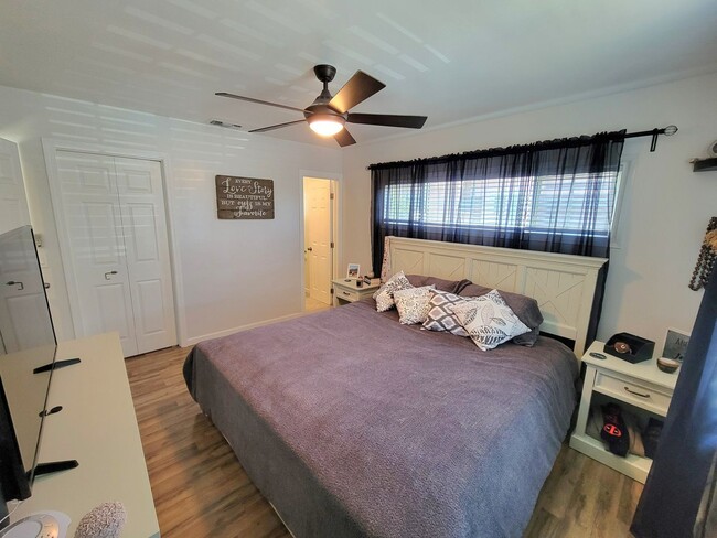 Building Photo - Great Single Family Home in West Long Beach