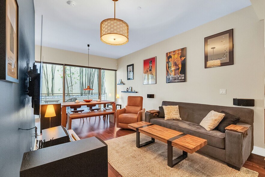 Building Photo - Hollywood Luxury Condo — 2 Beds • 2.5 Bath...