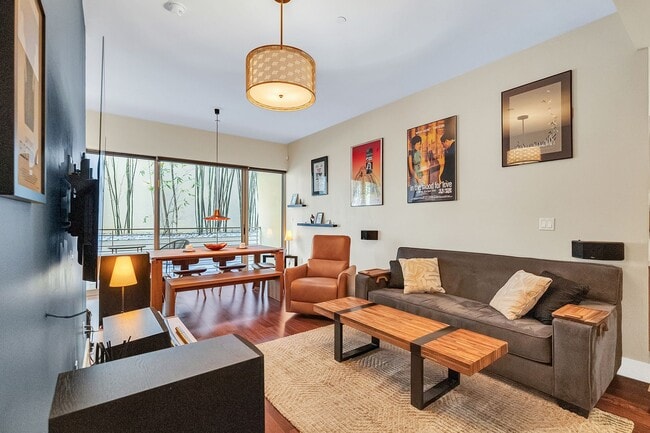 Building Photo - Hollywood Luxury Condo — 2 Beds • 2.5 Bath...