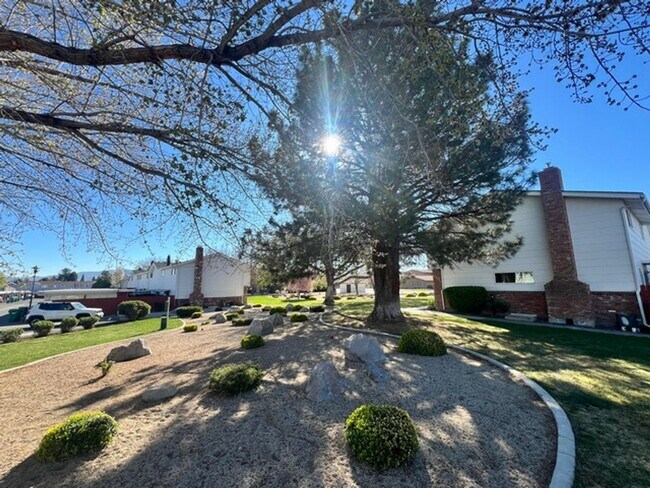 Building Photo - Fully updated Two Bedroom with Washer/Dryer