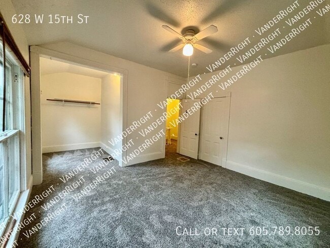 Building Photo - 628 W 15th St