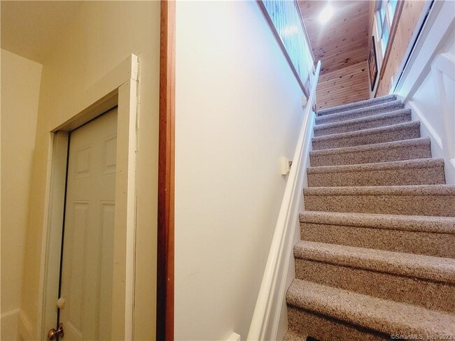 Building Photo - 4 -8 E Lake Rd