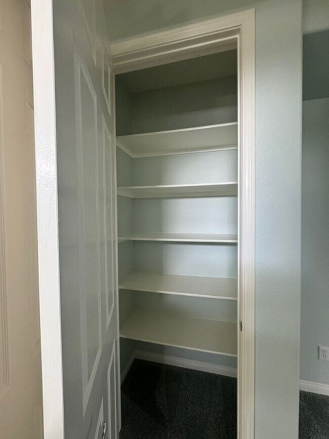 Building Photo - spacious 2 bedroom 2 bath home with office in Del Webb