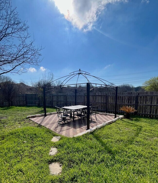 Building Photo - Conveniently Located to Randolph AFB, 4/2.5 ~ Large Backyard ~ Storage Shed ~ Move In Ready!