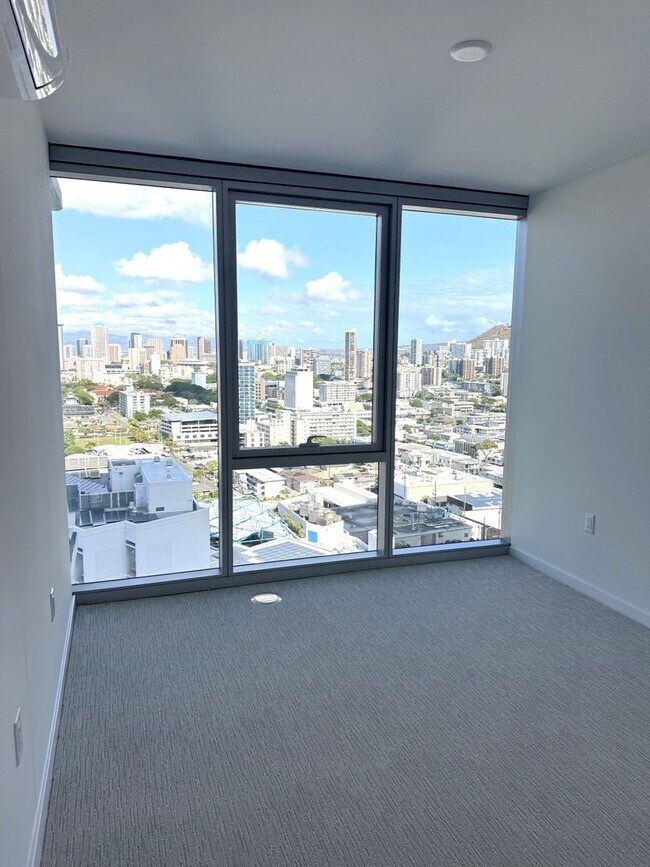 Building Photo - The Park On Keeaumoku - One bedroom, one bath, one parking in the Rycroft Tower