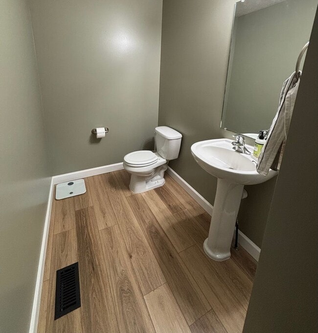 Building Photo - End-Unit Townhome with 2-Car Garage!!