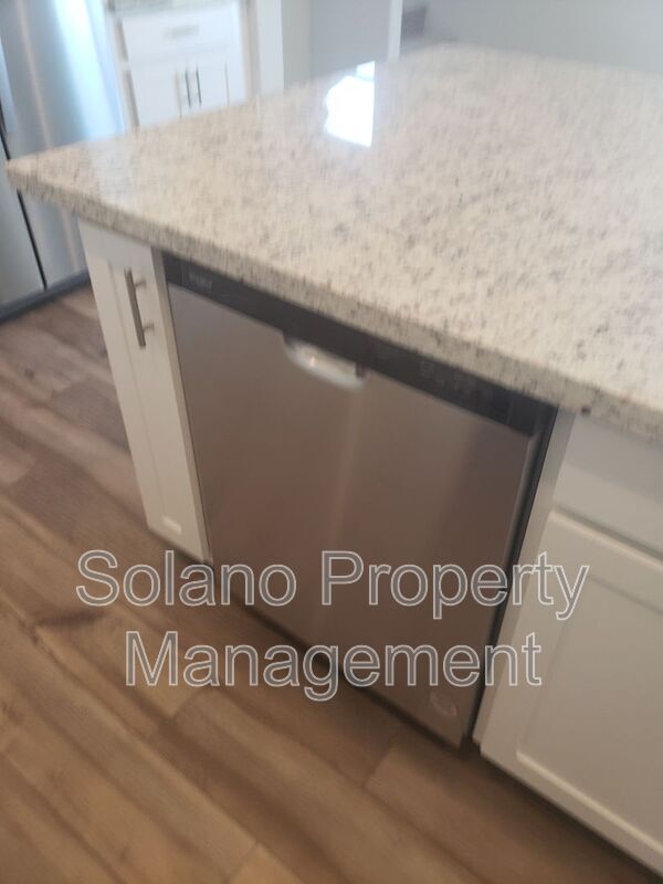 Building Photo - 2940 Sugar Pne St