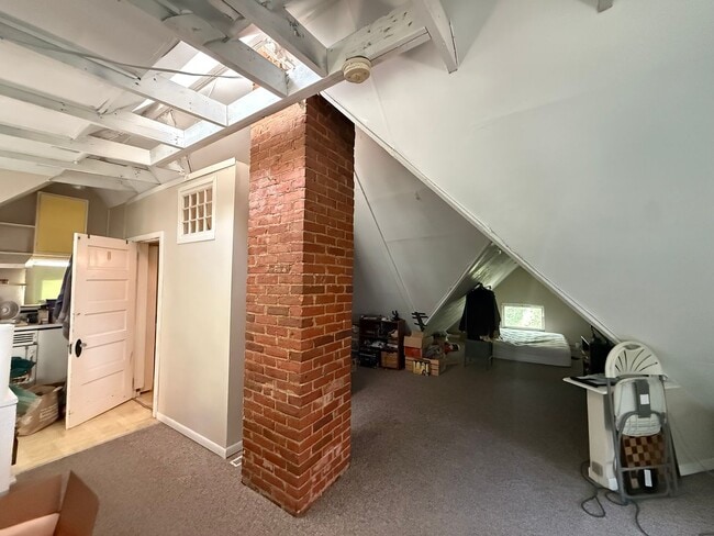 Building Photo - $600 | Studio, 1 Bathroom 2nd Floor Apartment | Cat Friendly* | Available for July 30th, 2026 Mov...