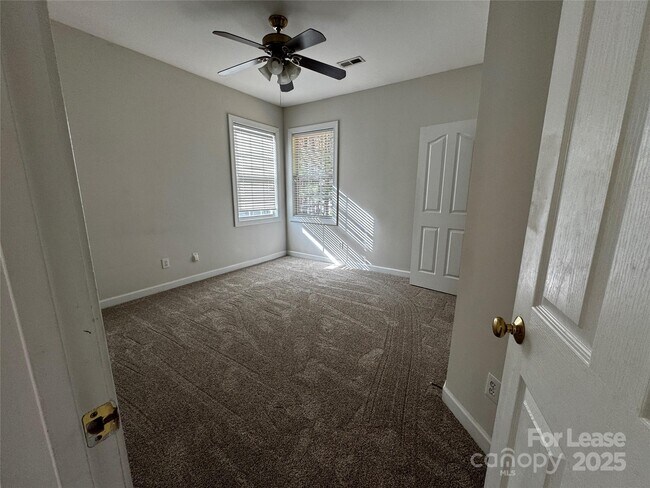 Building Photo - 15628 Sullivan Ridge Dr