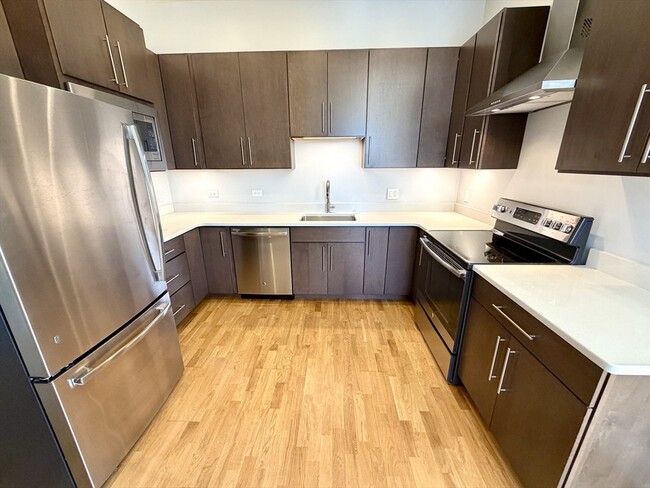 Building Photo - 13 W Central St