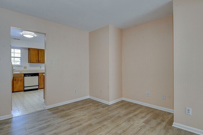 Building Photo - TOWNHOME FOR RENT - HAMPTON!