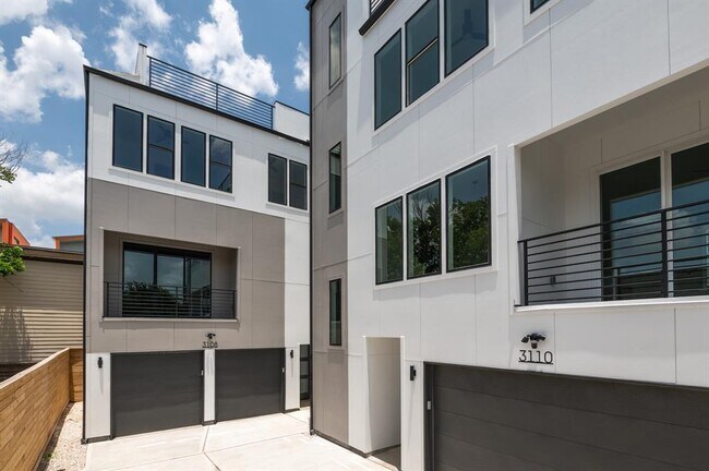 Building Photo - 3110 Live Oak St