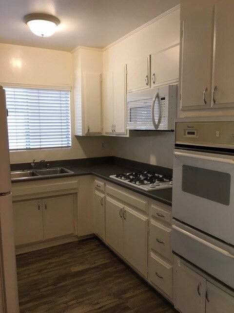 Built in Appliances - 1625 Armacost Ave