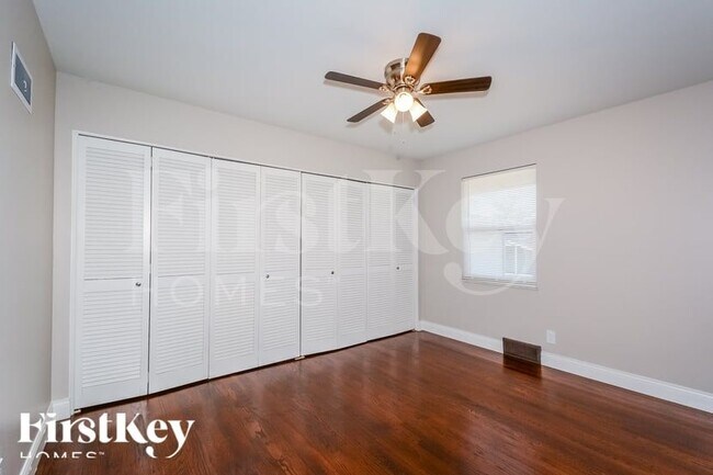 Building Photo - 11024 Acton Dr