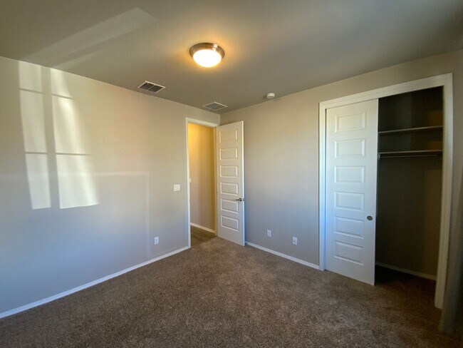 Building Photo - Recent Construction Luxury 4 Bedroom Home Available Near 528 / 550 in Rio Rancho!