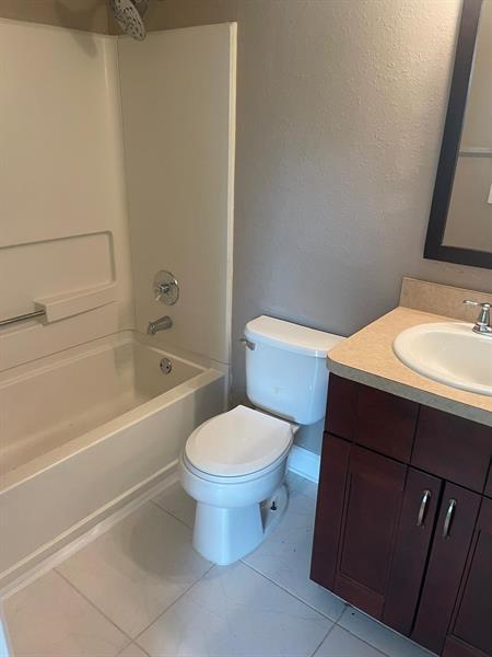 Building Photo - 8021 Sanibel Dr