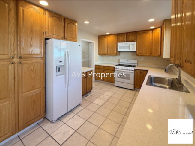 Building Photo - Fantastic southside downtown Victorian hom...