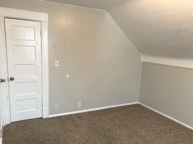 Building Photo - Recently remodeled 4 bedroom house in St P...